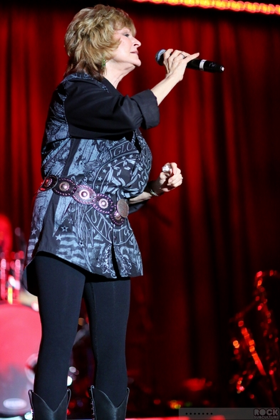 Crystal-Gayle-Live-Concert-Review-2013-Thunder-Valley-Lincoln-California-Tour-01-RSJ