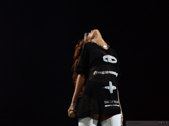 Rihanna-Concert-Review-2013-High-Resolution-Photography-Unapologetic-San-Jose-HP-Pavilion-Diamonds-World-Tour-001-RSJ