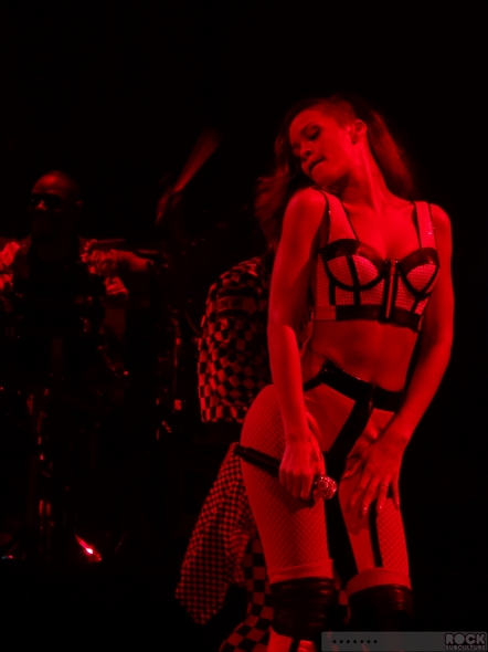 Rihanna-Concert-Review-2013-High-Resolution-Photography-Unapologetic-San-Jose-HP-Pavilion-Diamonds-World-Tour-001-RSJ