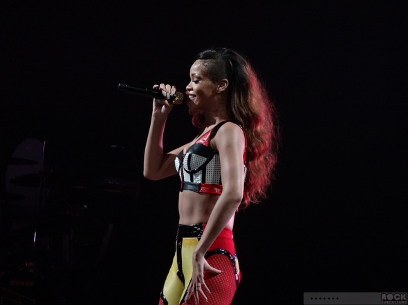 Rihanna-Concert-Review-2013-High-Resolution-Photography-Unapologetic-San-Jose-HP-Pavilion-Diamonds-World-Tour-001-RSJ