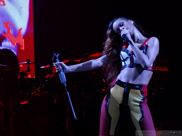 Rihanna-Concert-Review-2013-High-Resolution-Photography-Unapologetic-San-Jose-HP-Pavilion-Diamonds-World-Tour-001-RSJ