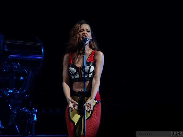 Rihanna-Concert-Review-2013-High-Resolution-Photography-Unapologetic-San-Jose-HP-Pavilion-Diamonds-World-Tour-001-RSJ