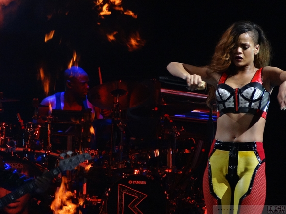 Rihanna-Concert-Review-2013-High-Resolution-Photography-Unapologetic-San-Jose-HP-Pavilion-Diamonds-World-Tour-001-RSJ