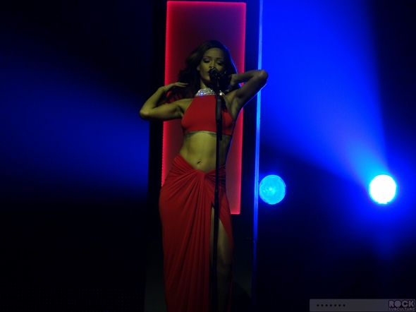 Rihanna-Concert-Review-2013-High-Resolution-Photography-Unapologetic-San-Jose-HP-Pavilion-Diamonds-World-Tour-001-RSJ