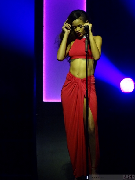 Rihanna-Concert-Review-2013-High-Resolution-Photography-Unapologetic-San-Jose-HP-Pavilion-Diamonds-World-Tour-001-RSJ