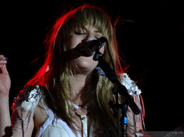 Yeah-Yeah-Yeahs-YYY-Karen-O-Concert-Review-Photos-Las-Vegas-2013-Cosmopolitan-Boulevard-Pool-01-RSJ