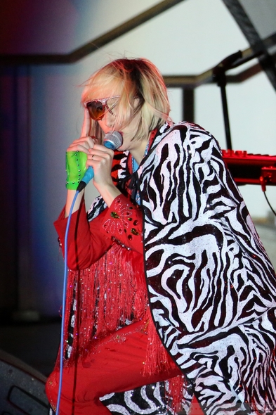 Yeah-Yeah-Yeahs-YYY-Karen-O-Concert-Review-Photos-Las-Vegas-2013-Cosmopolitan-Boulevard-Pool-01-RSJ