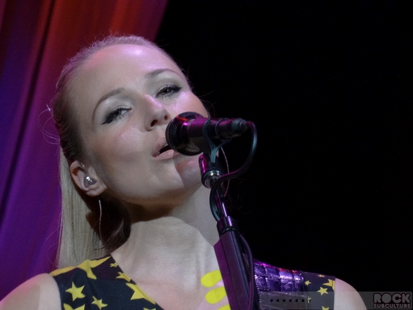 Jewel-Kilcher-Greatest-Hits-Tour-Concert-Review-2013-June-8-Wild-Horse-Pass-Chandler-Arizona-Photos-Video-01-RSJ