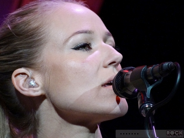 Jewel-Kilcher-Greatest-Hits-Tour-Concert-Review-2013-June-8-Wild-Horse-Pass-Chandler-Arizona-Photos-Video-01-RSJ