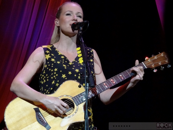 Jewel-Kilcher-Greatest-Hits-Tour-Concert-Review-2013-June-8-Wild-Horse-Pass-Chandler-Arizona-Photos-Video-01-RSJ