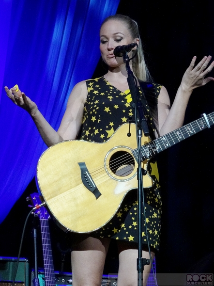 Jewel-Kilcher-Greatest-Hits-Tour-Concert-Review-2013-June-8-Wild-Horse-Pass-Chandler-Arizona-Photos-Video-01-RSJ