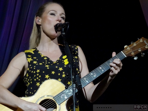 Jewel-Kilcher-Greatest-Hits-Tour-Concert-Review-2013-June-8-Wild-Horse-Pass-Chandler-Arizona-Photos-Video-01-RSJ