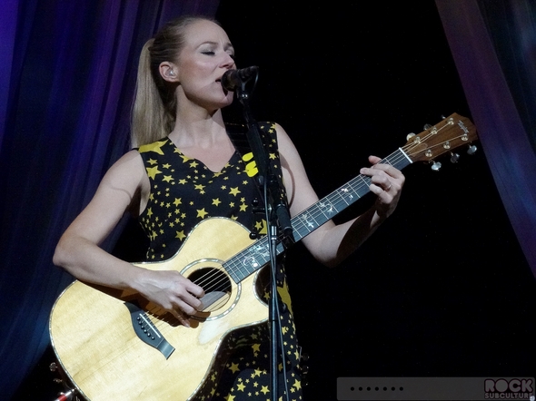 Jewel-Kilcher-Greatest-Hits-Tour-Concert-Review-2013-June-8-Wild-Horse-Pass-Chandler-Arizona-Photos-Video-01-RSJ