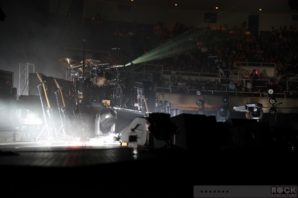 The-Cure-Concert-Review-Tour-2013-Honolulu-Hawaii-Neal-S-Blaisdell-Arena-Photos-Robert-Smith-001-RSJ