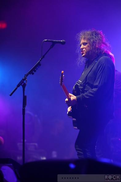 The-Cure-Concert-Review-Tour-2013-Honolulu-Hawaii-Neal-S-Blaisdell-Arena-Photos-Robert-Smith-001-RSJ