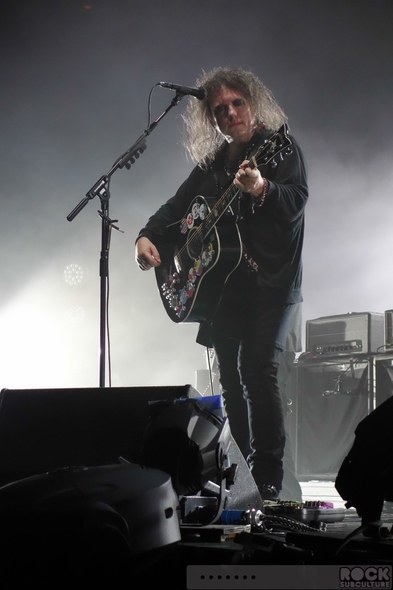 The-Cure-Concert-Review-Tour-2013-Honolulu-Hawaii-Neal-S-Blaisdell-Arena-Photos-Robert-Smith-001-RSJ