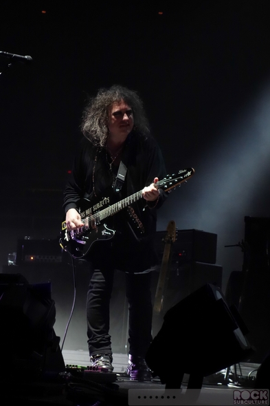 The-Cure-Concert-Review-Tour-2013-Honolulu-Hawaii-Neal-S-Blaisdell-Arena-Photos-Robert-Smith-001-RSJ