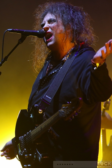 The-Cure-Concert-Review-Tour-2013-Honolulu-Hawaii-Neal-S-Blaisdell-Arena-Photos-Robert-Smith-001-RSJ