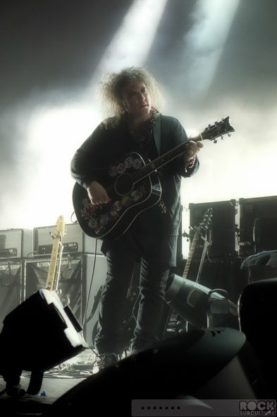 The-Cure-Concert-Review-Tour-2013-Honolulu-Hawaii-Neal-S-Blaisdell-Arena-Photos-Robert-Smith-001-RSJ