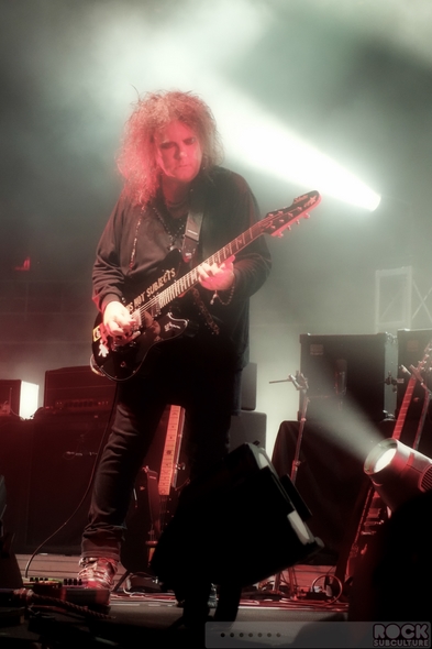 The-Cure-Concert-Review-Tour-2013-Honolulu-Hawaii-Neal-S-Blaisdell-Arena-Photos-Robert-Smith-001-RSJ