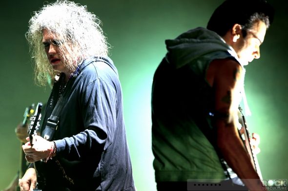 The-Cure-Concert-Review-Tour-2013-Honolulu-Hawaii-Neal-S-Blaisdell-Arena-Photos-Robert-Smith-001-RSJ