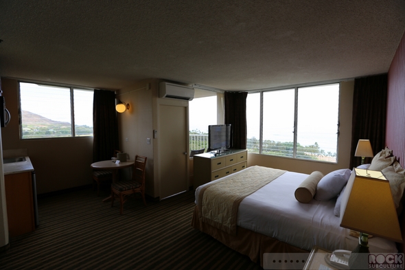 Queen-Kapiolani-Resort-Hotel-Review-Honolulu-Waikiki-Oahu-Hawaii-Photos-Opinion-Beach-Ocean-View-01-RSJ