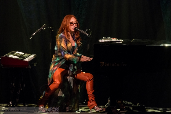 Tori-Amos-Concert-Review-Unrepentant-Geraldines-Tour-2014-San-Diego-Humphreys-Concerts-By-The-Bay-Outdoor-Amphiteatre-01-RSJ