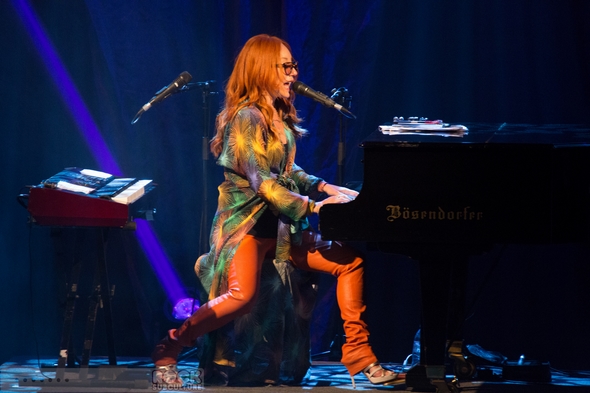Tori-Amos-Concert-Review-Unrepentant-Geraldines-Tour-2014-San-Diego-Humphreys-Concerts-By-The-Bay-Outdoor-Amphiteatre-01-RSJ