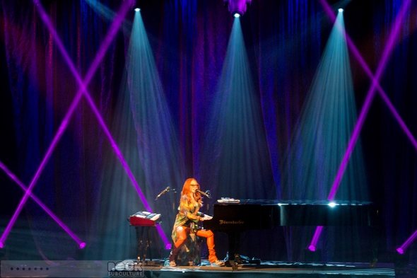 Tori-Amos-Concert-Review-Unrepentant-Geraldines-Tour-2014-San-Diego-Humphreys-Concerts-By-The-Bay-Outdoor-Amphiteatre-01-RSJ