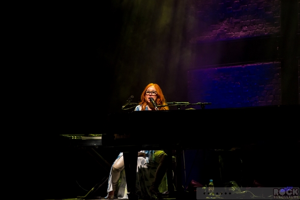 Tori-Amos-Unrepentant-Geraldines-Tour-2014-Concert-Review-Paramount-Theatre-Oakland-Photos-Setlist-01-RSJ