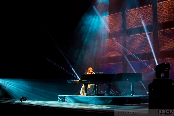 Tori-Amos-Unrepentant-Geraldines-Tour-2014-Concert-Review-Paramount-Theatre-Oakland-Photos-Setlist-01-RSJ