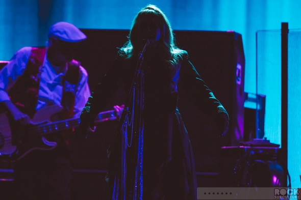 Fleetwood-Mac-Concert-Review-2014-On-With-The-Tour-Live-Photos-Sacramento-Sleep-Train-Arena-01-RSJ